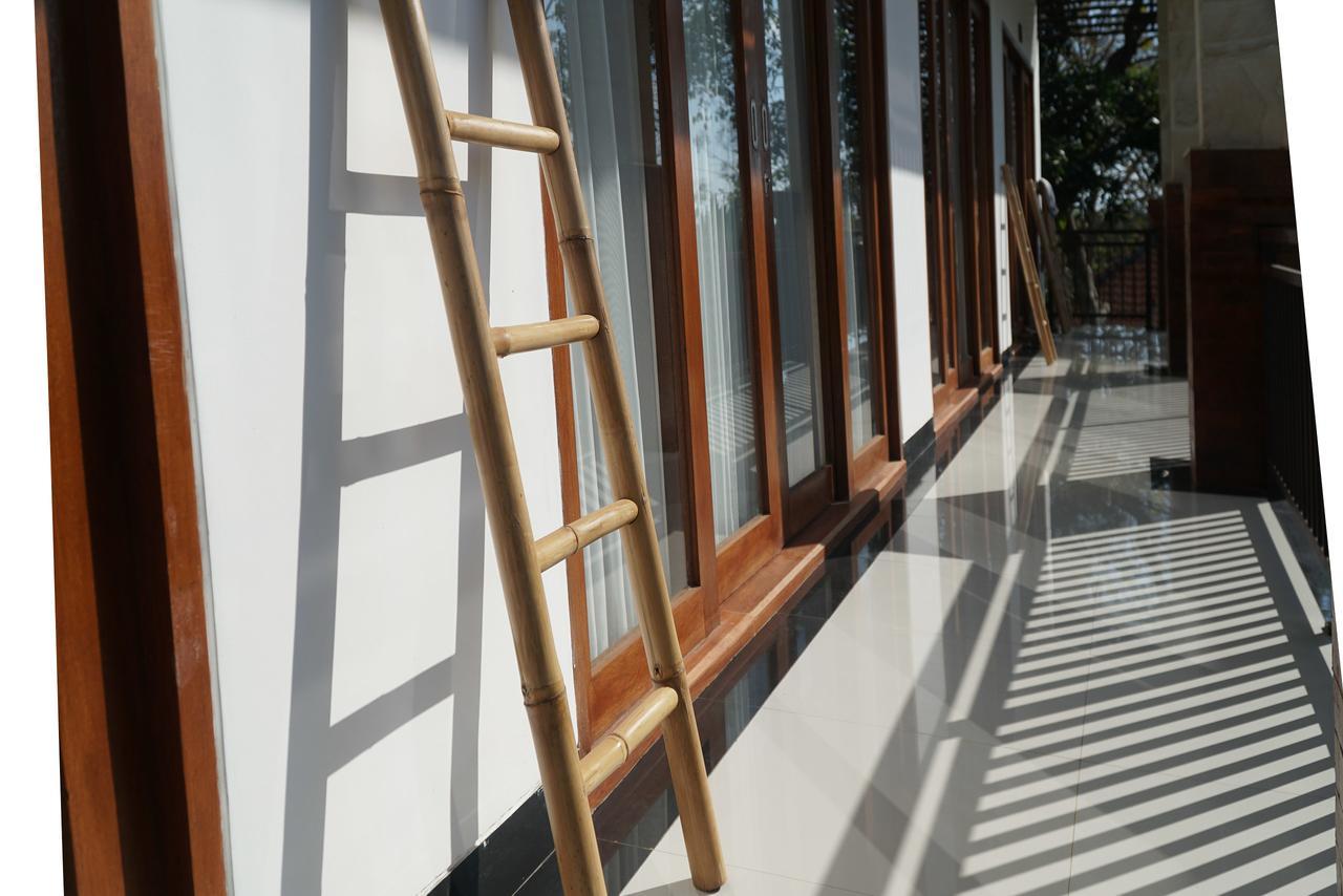 Seno Guesthouse & Cafe Uluwatu  Exterior photo