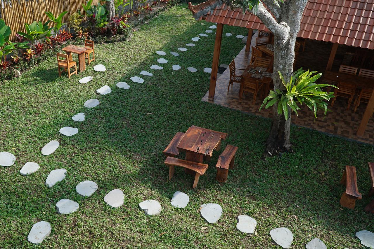 Seno Guesthouse & Cafe Uluwatu  Exterior photo
